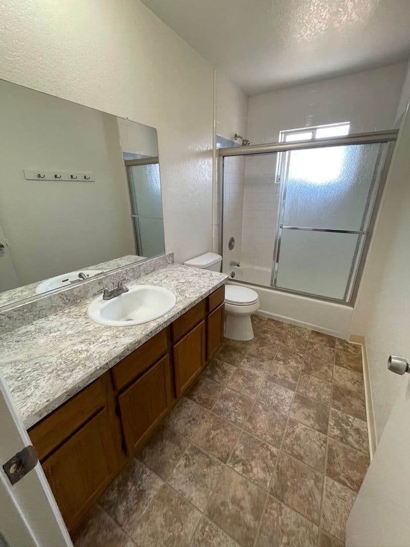 Goleta House: 6777 Abrego