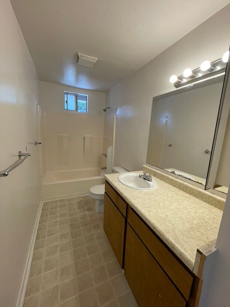 Goleta Apartment: 6583 Cordoba Rd.