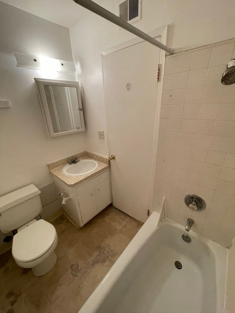 Goleta Apartment: 6598 Sabado Tarde
