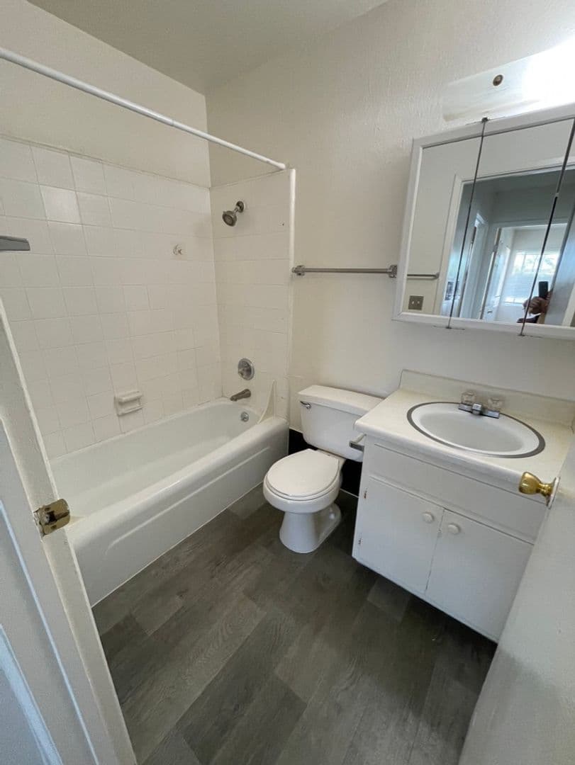 Goleta Apartment: 6764 Del Playa