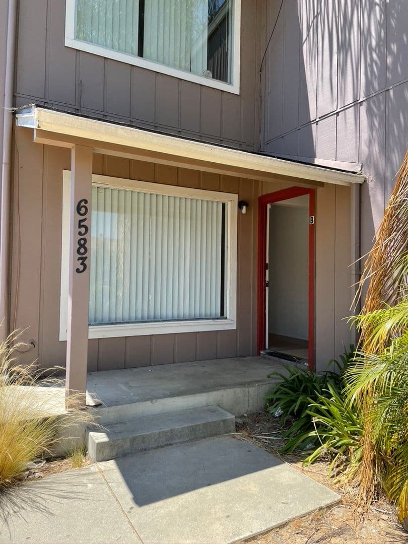 Goleta Apartment: 6583 Cordoba Rd.