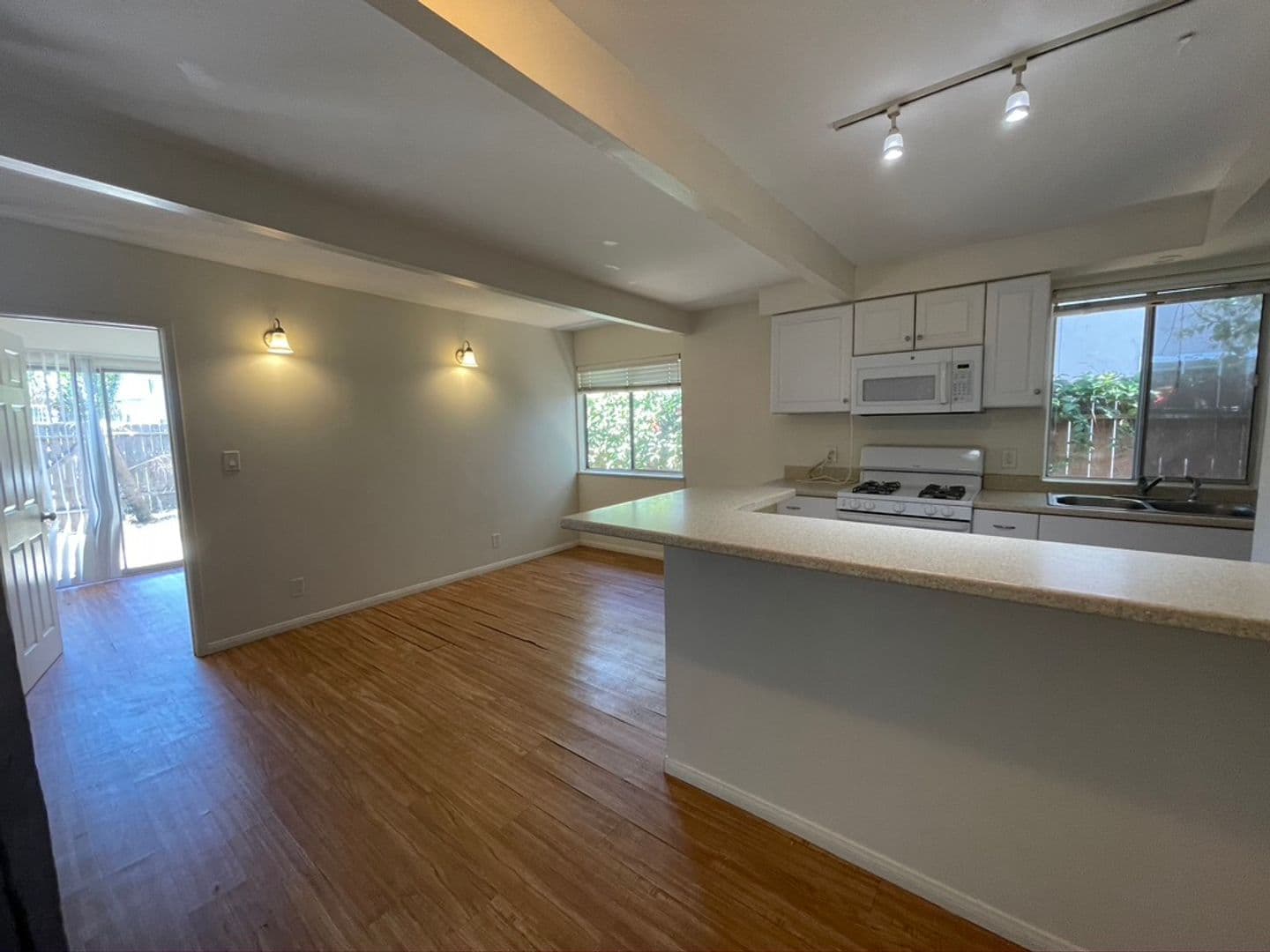 Goleta Apartment: 6775 Pasado