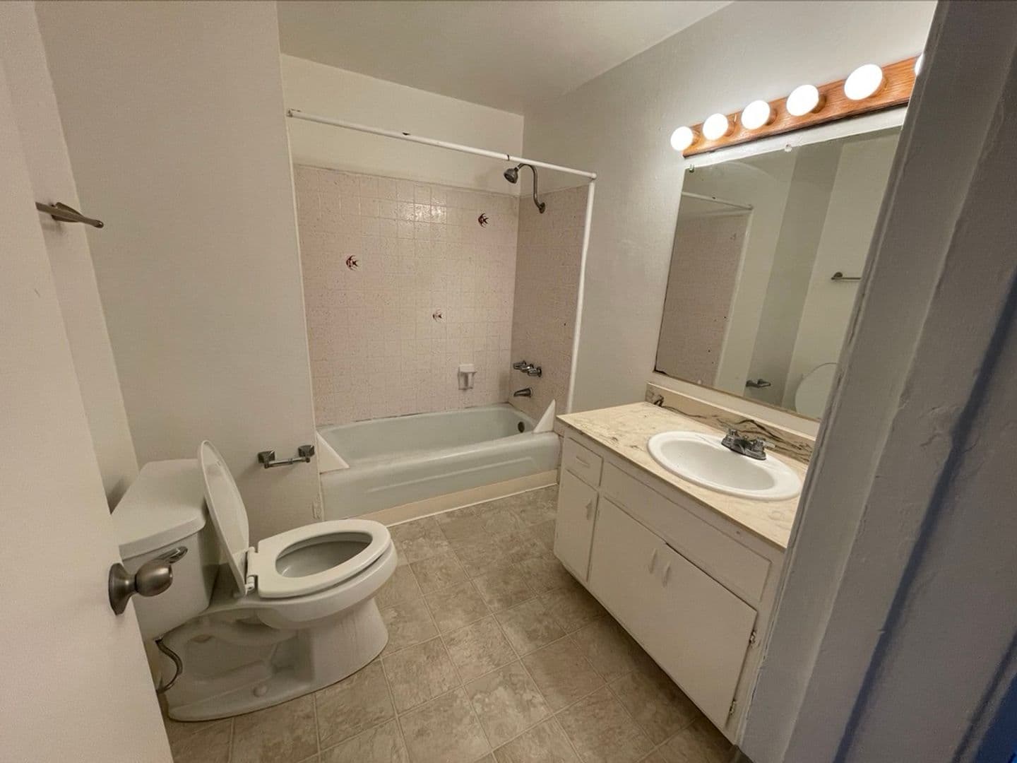 Goleta Apartment: 6695 Trigo