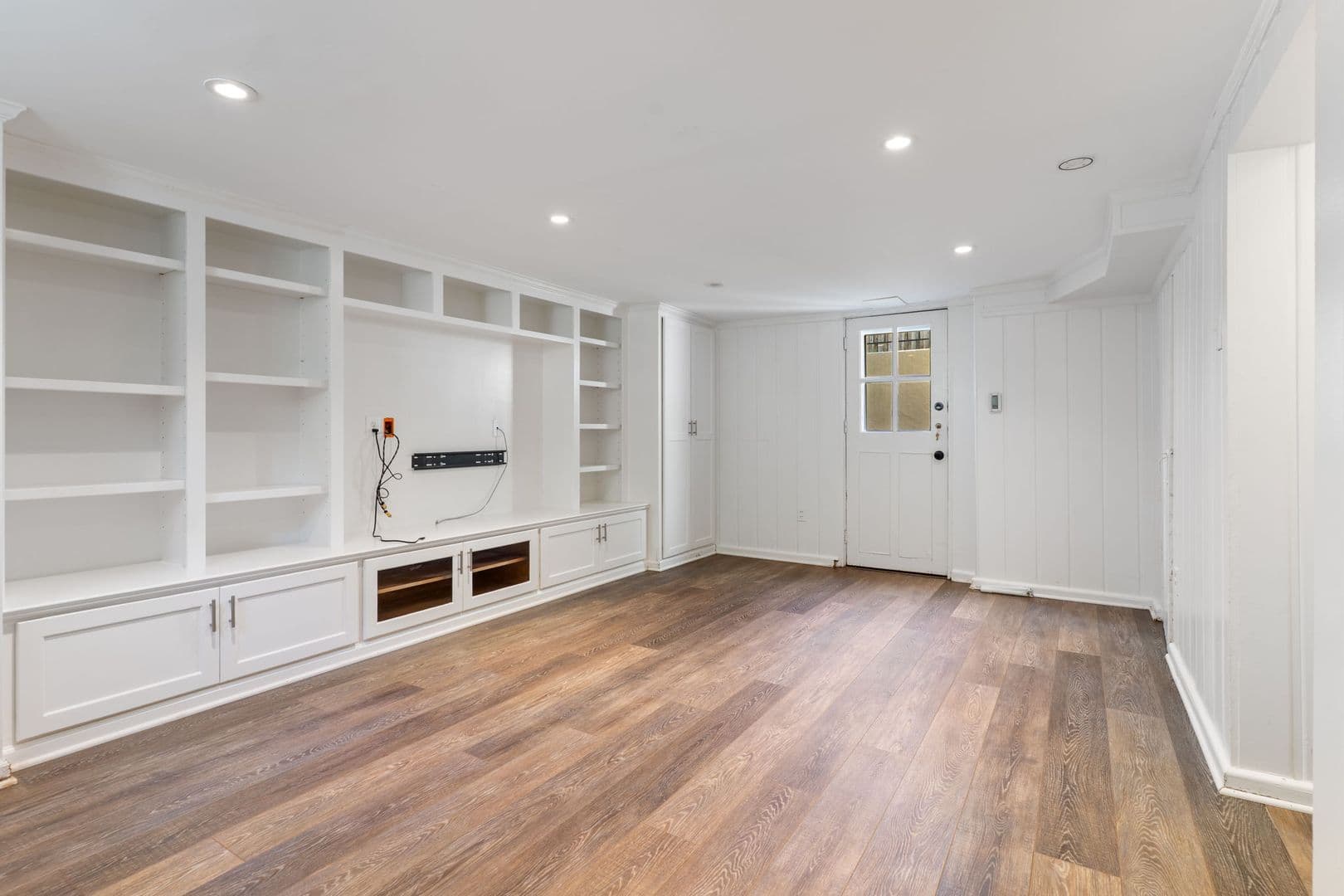 Alexandria House: 3114 Russell Rd