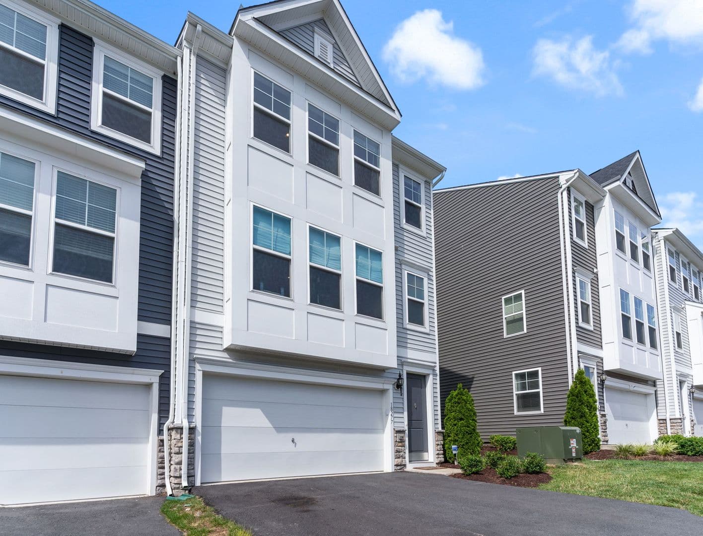 Triangle House: 18277 Summit Pointe Drive