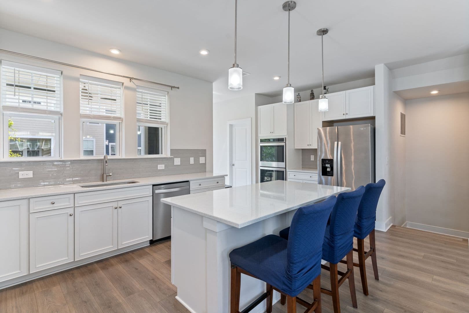 Dumfries House: 17713 Longspur Cove Lane