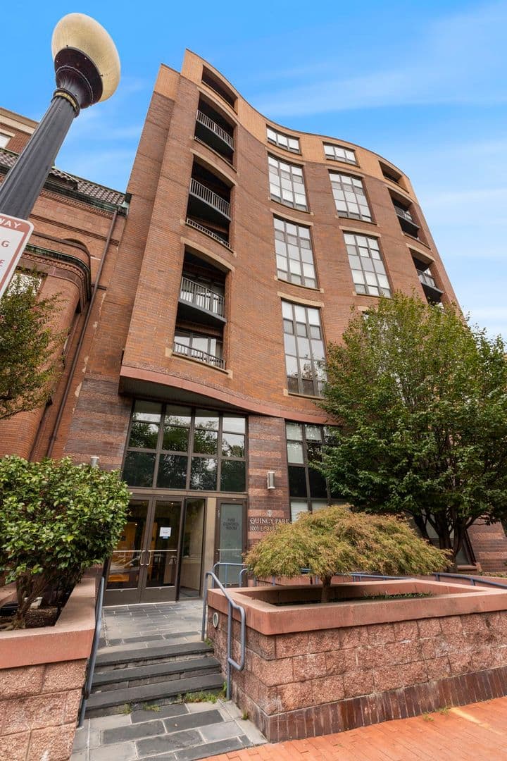 Washington House: 1001 L St NW