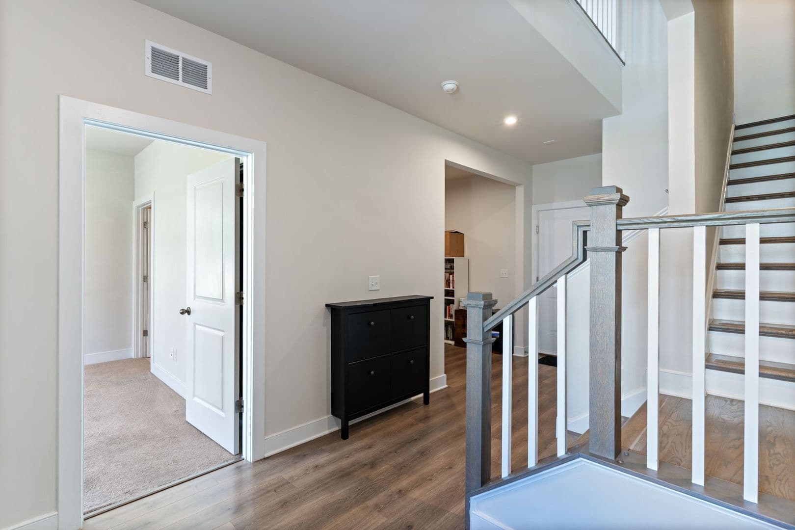Dumfries House: 17713 Longspur Cove Lane