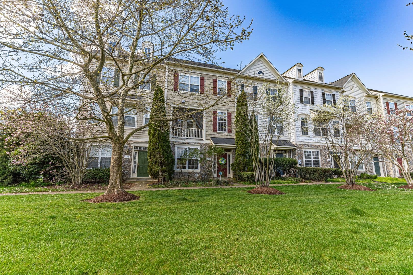 Woodbridge Townhome: 742 Collington Court