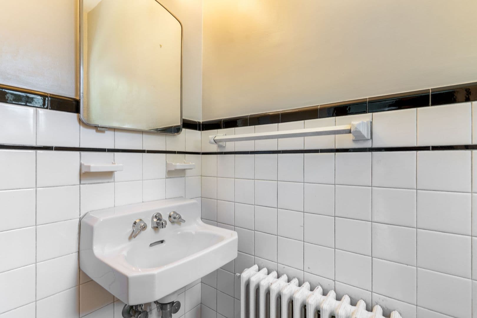Alexandria House: 3114 Russell Rd