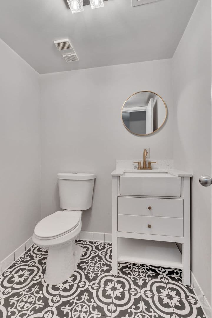 Falls Church House: 5501 Seminary Rd