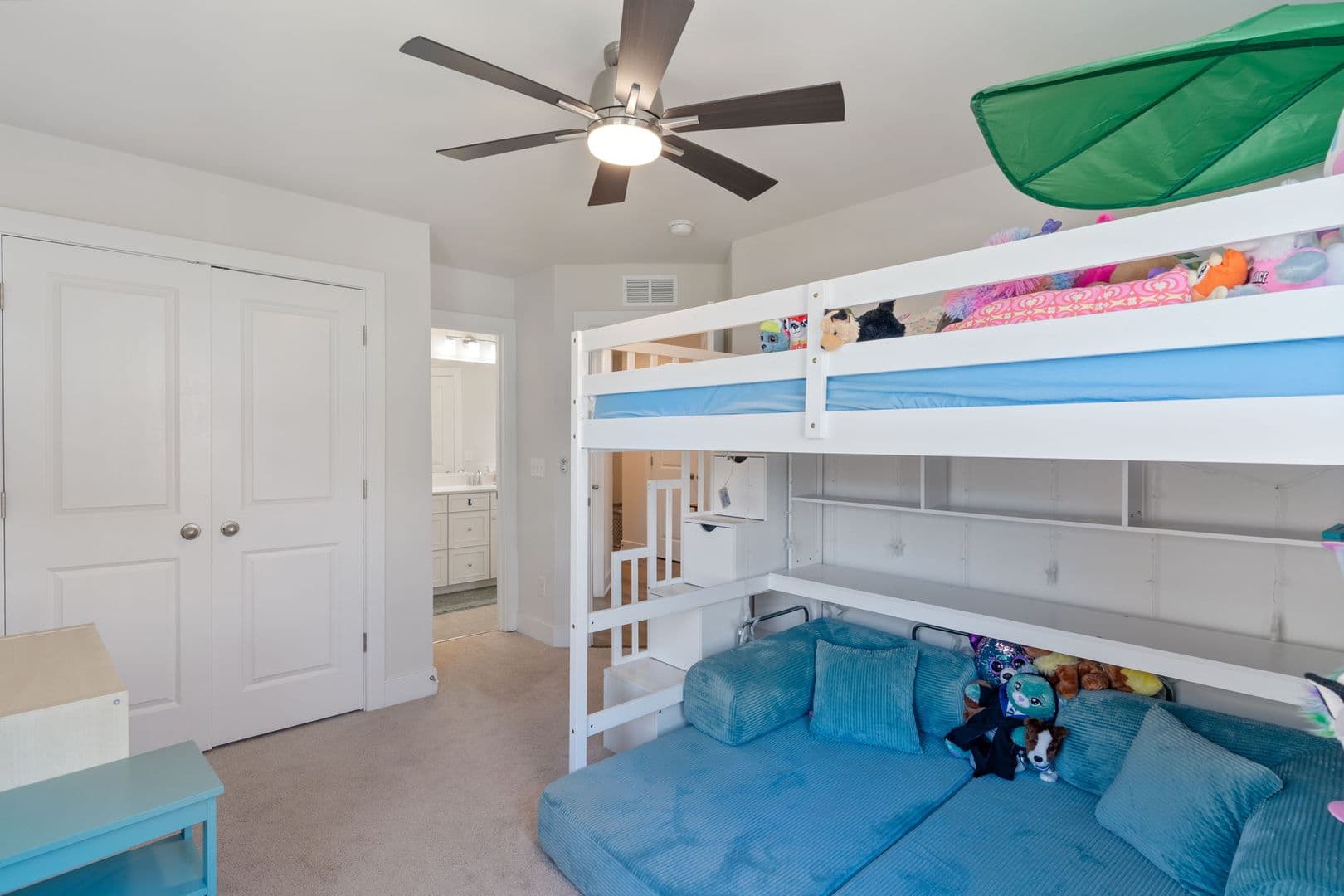 Dumfries House: 17713 Longspur Cove Lane