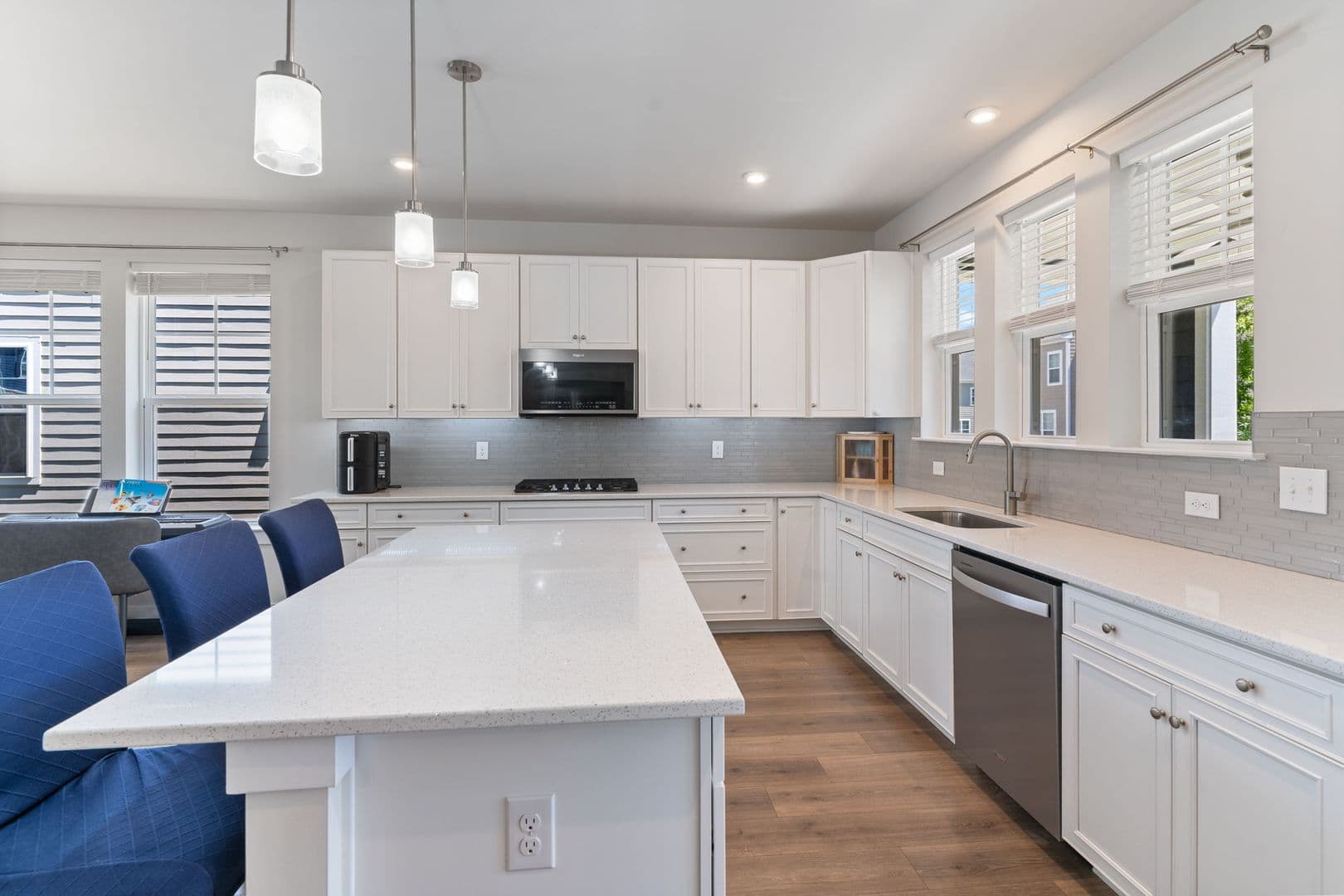 Dumfries House: 17713 Longspur Cove Lane