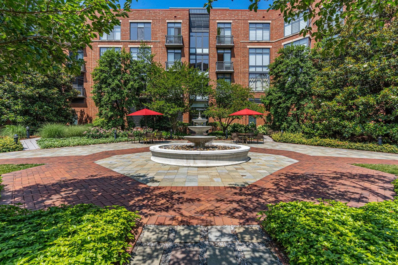 Alexandria House: 520 John Carlyle St