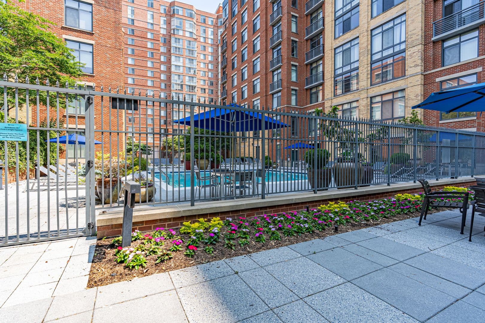 Alexandria House: 520 John Carlyle St