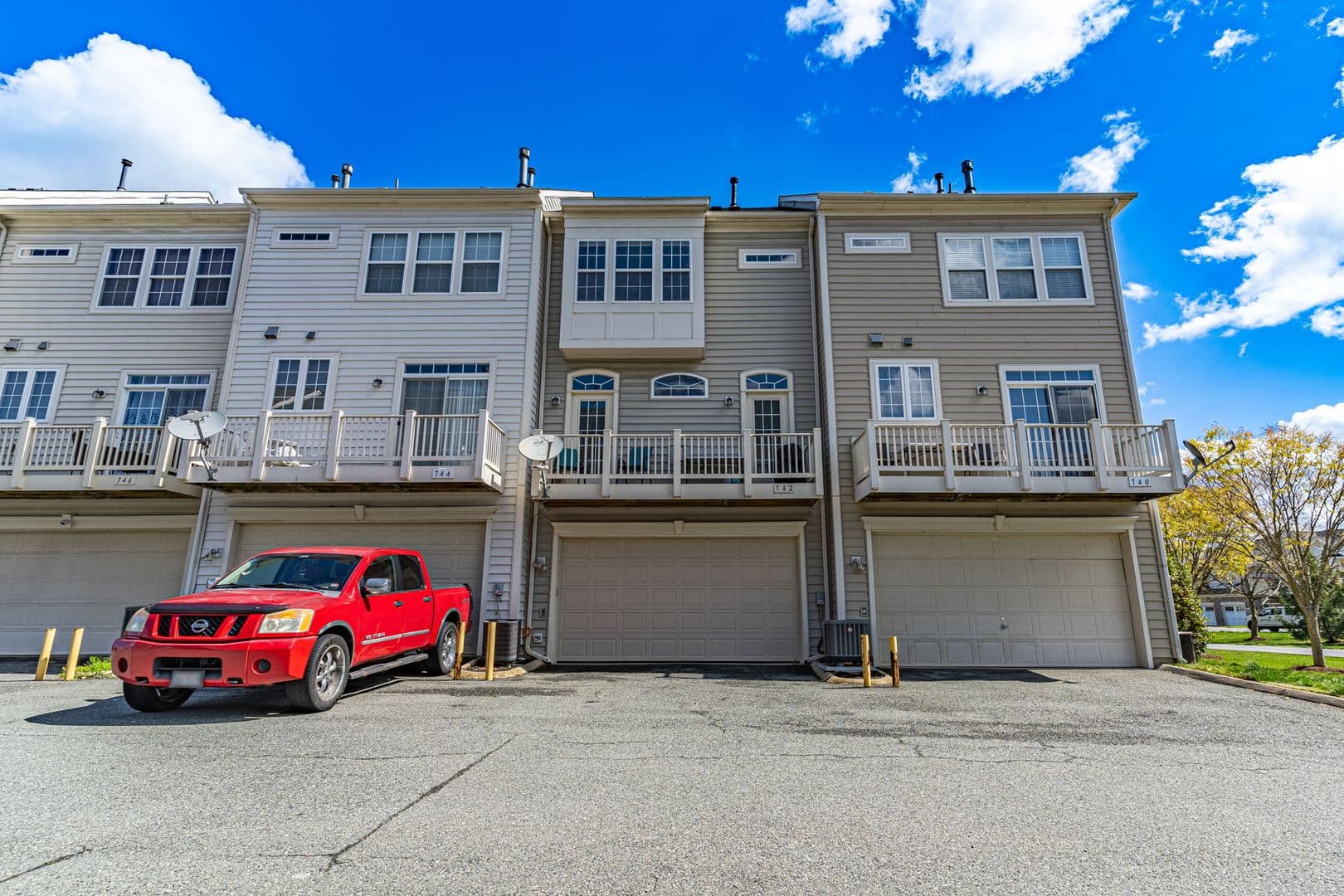 Woodbridge Townhome: 742 Collington Court