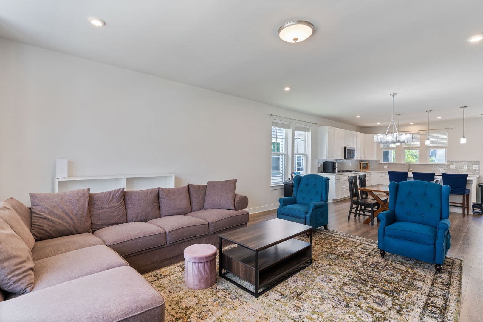 Dumfries House: 17713 Longspur Cove Lane