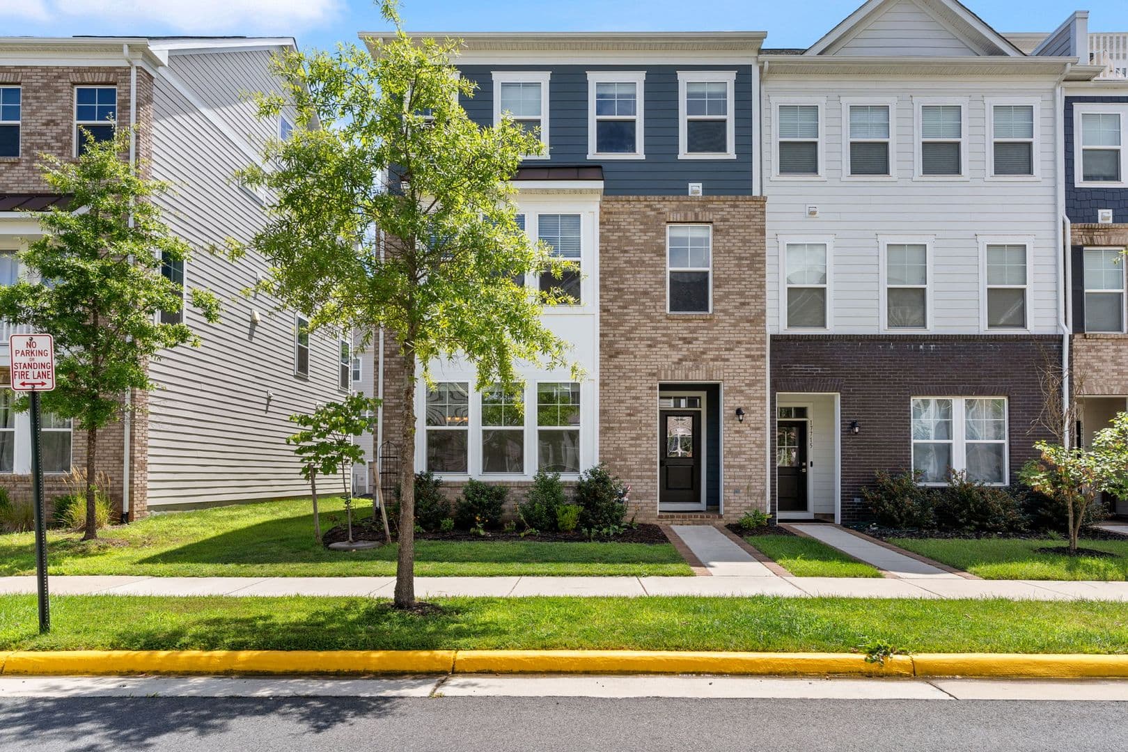 Dumfries House: 17713 Longspur Cove Lane