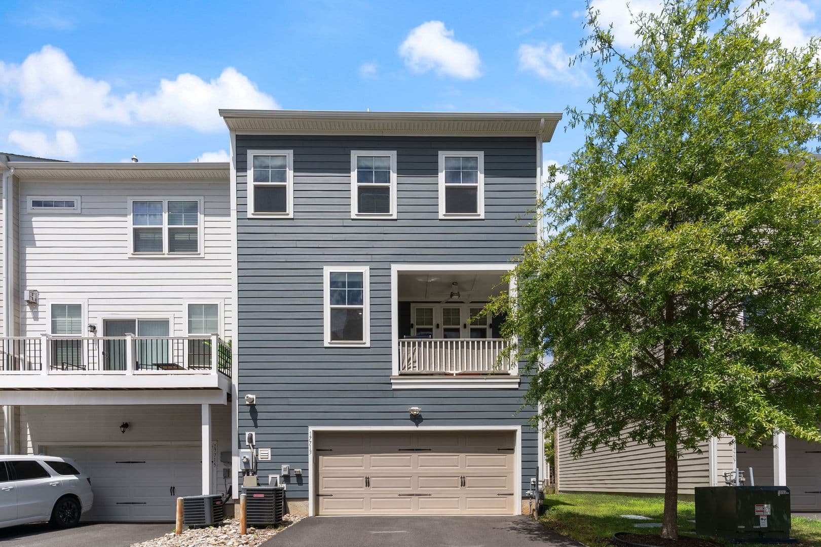 Dumfries House: 17713 Longspur Cove Lane