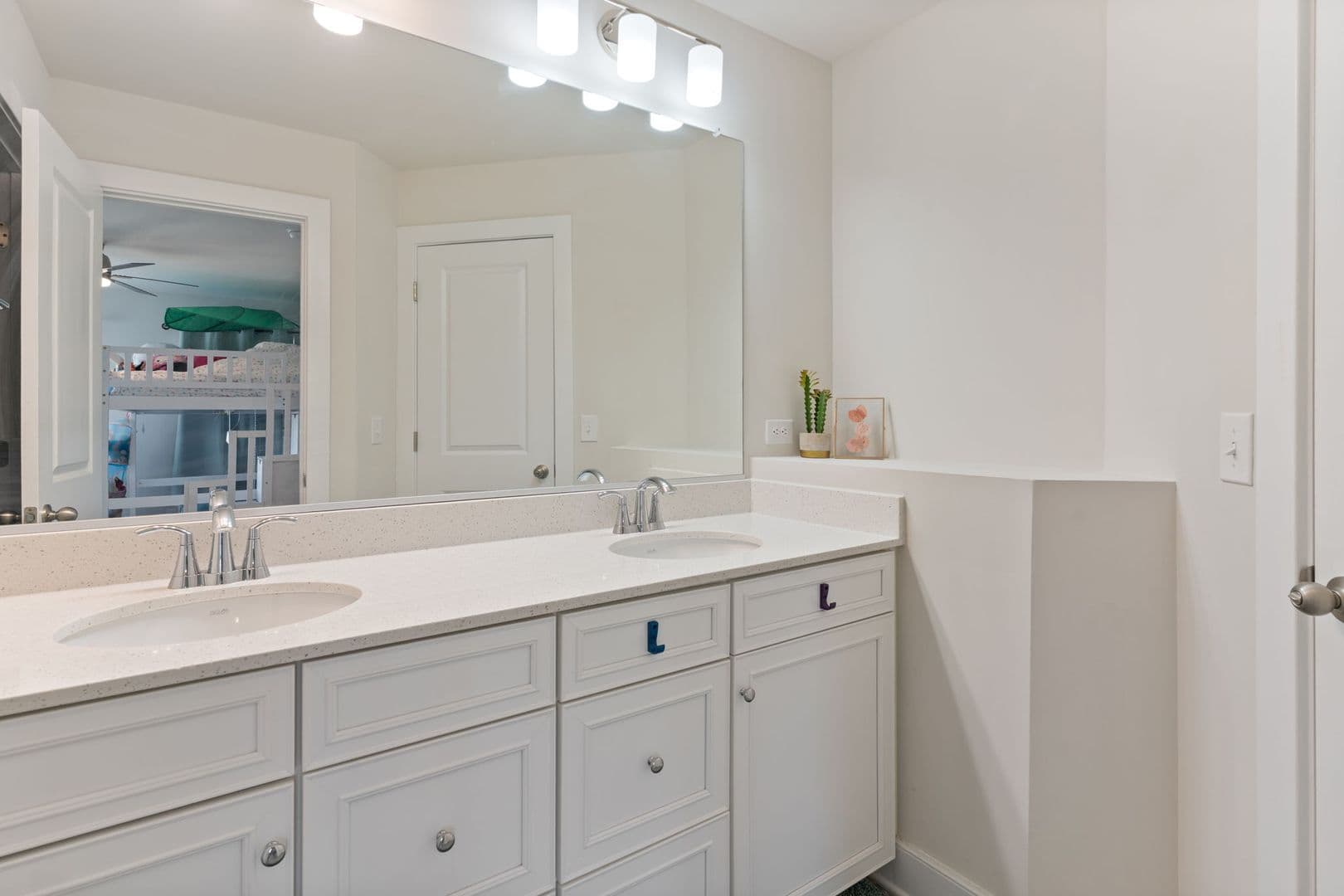 Dumfries House: 17713 Longspur Cove Lane