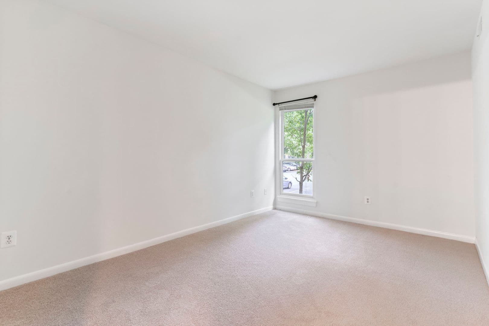 Springfield House: 5766 Rexford Court, Unit M