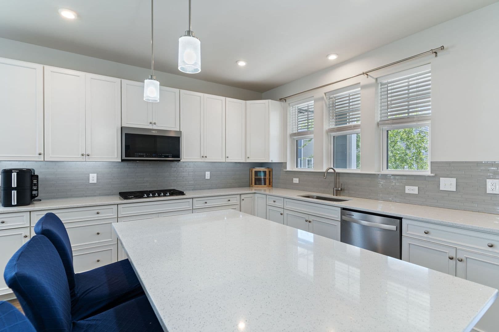 Dumfries House: 17713 Longspur Cove Lane