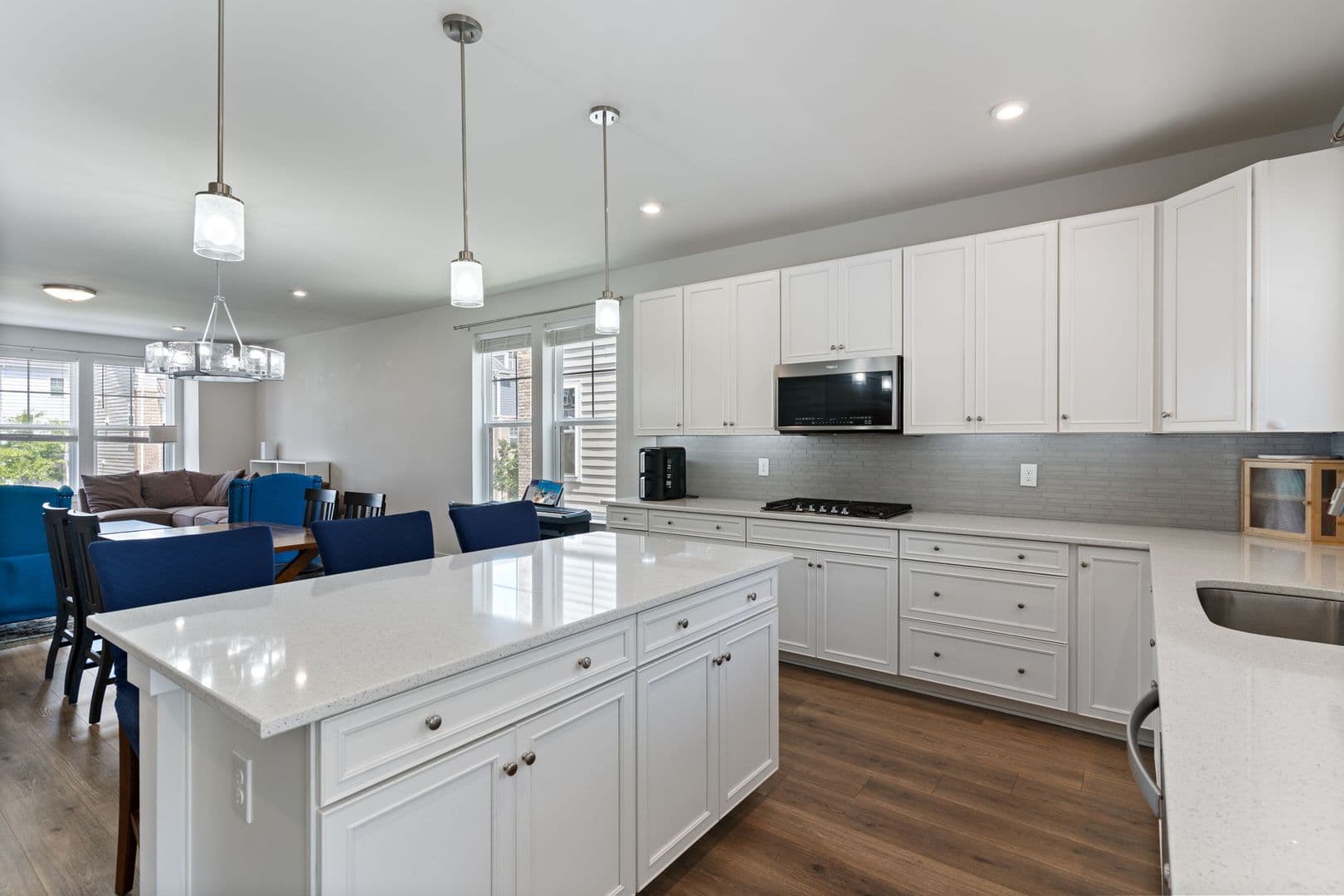 Dumfries House: 17713 Longspur Cove Lane