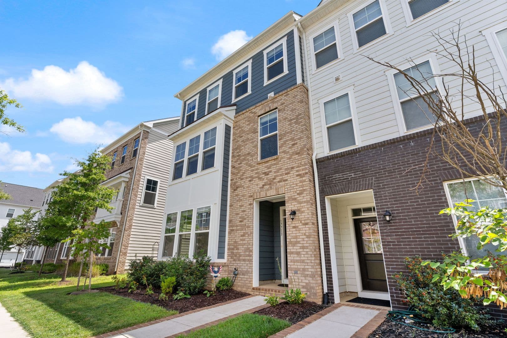 Dumfries House: 17713 Longspur Cove Lane