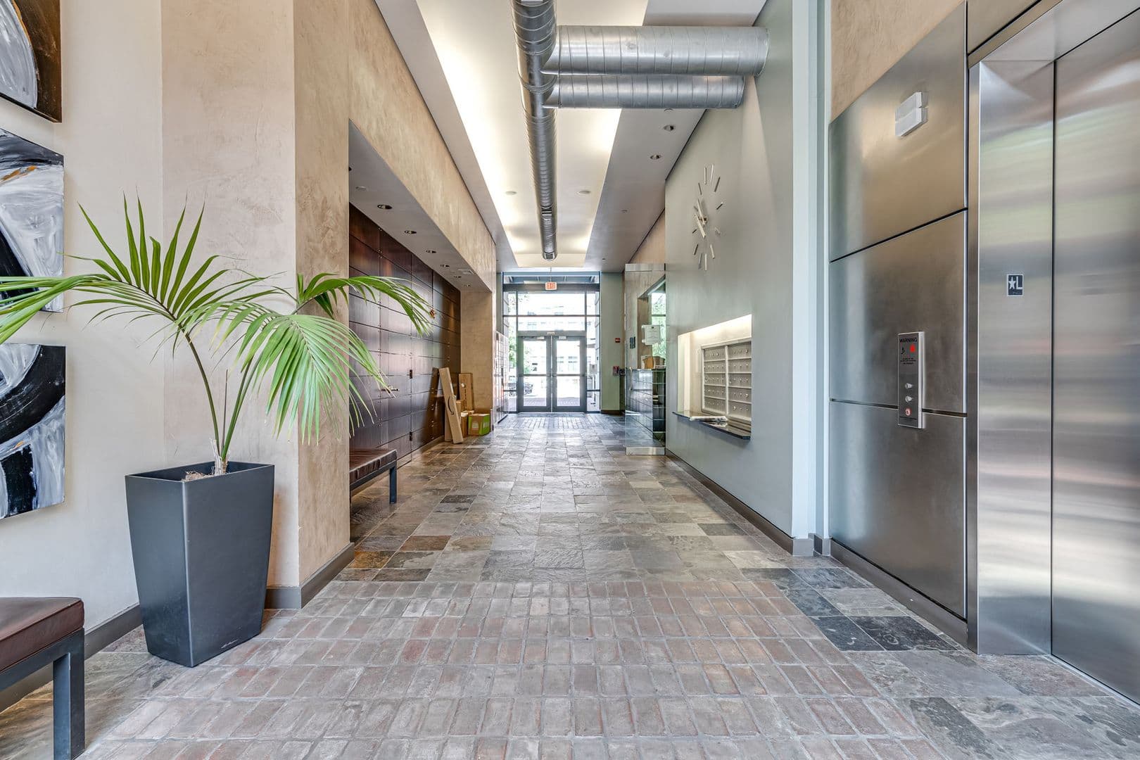 Alexandria House: 520 John Carlyle St