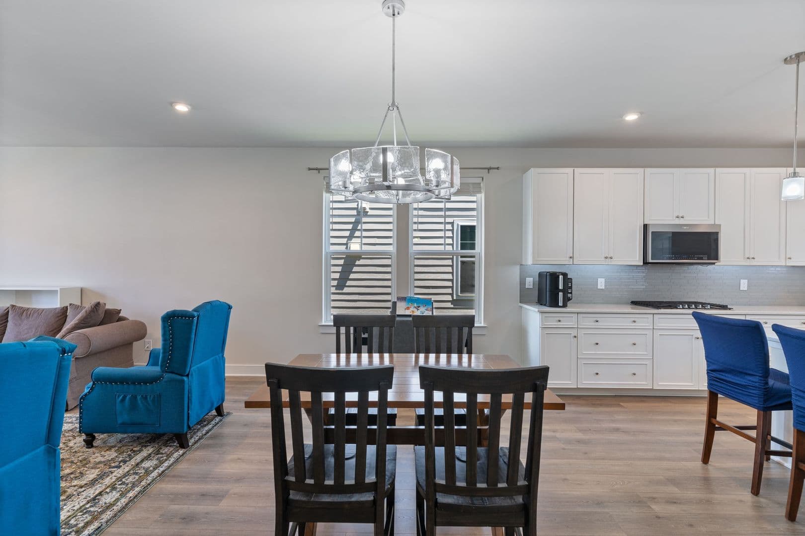 Dumfries House: 17713 Longspur Cove Lane