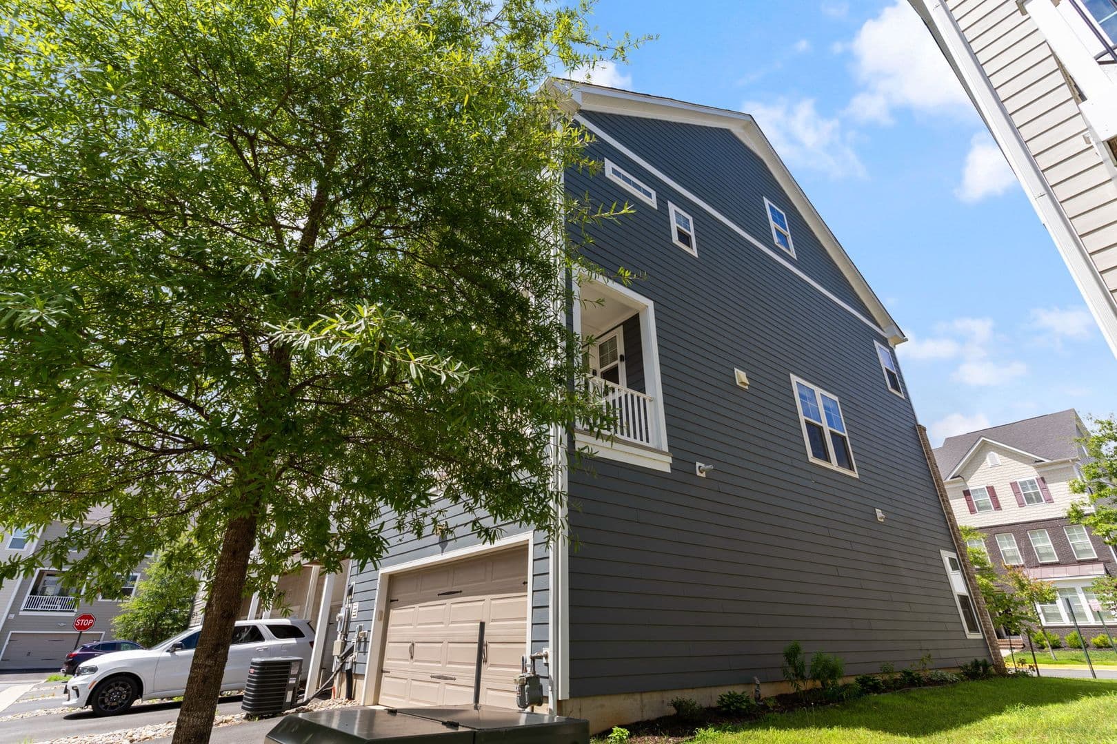 Dumfries House: 17713 Longspur Cove Lane