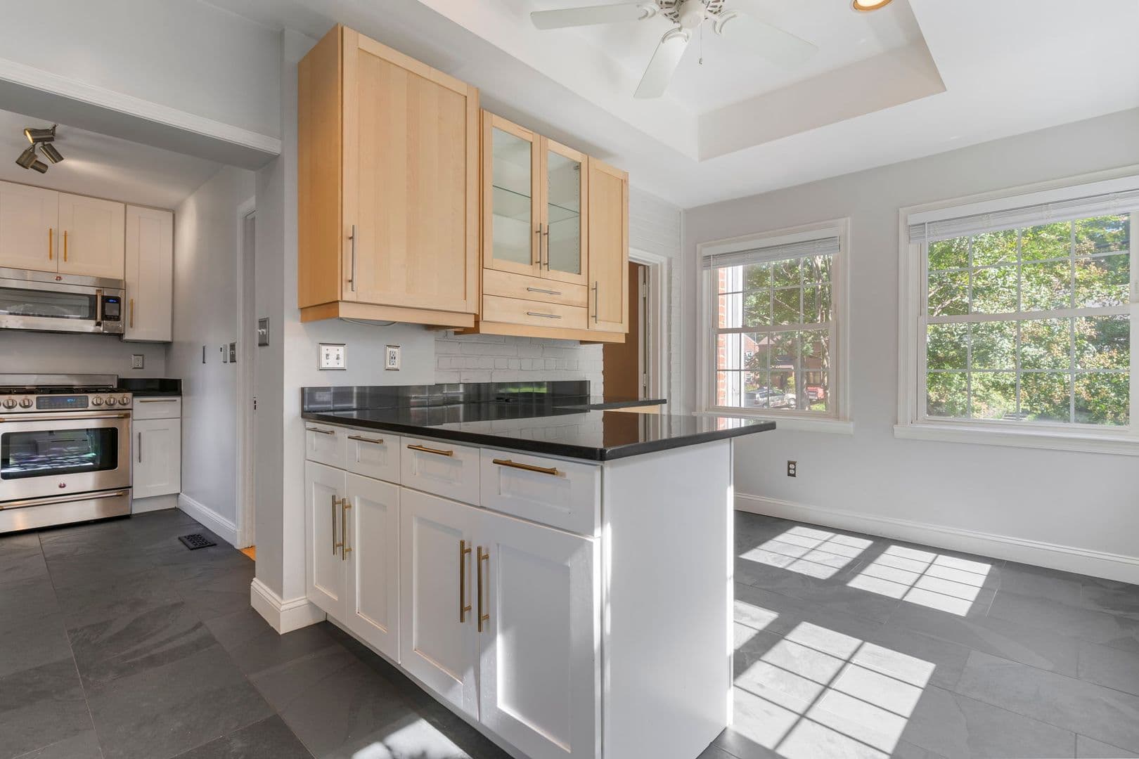 Alexandria House: 3114 Russell Rd