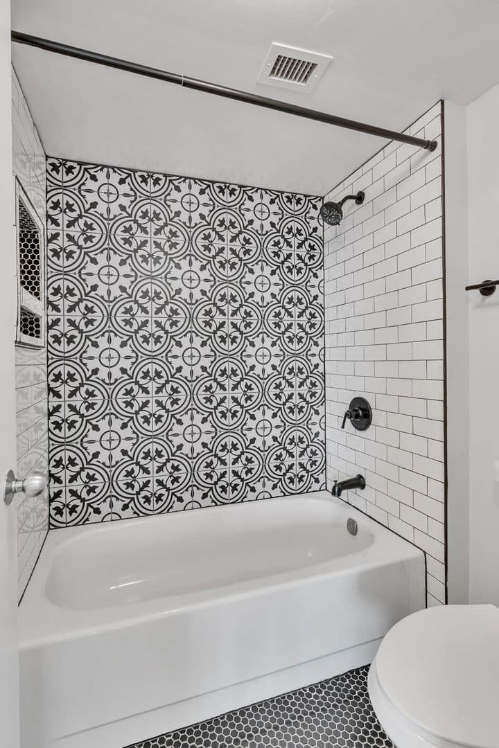Falls Church House: 5501 Seminary Rd