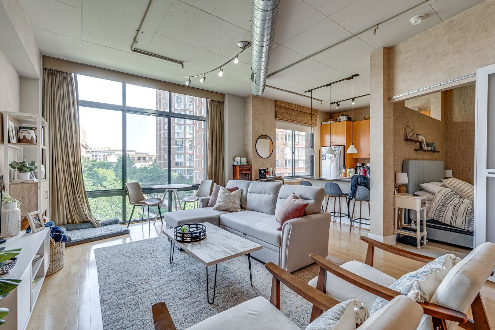 Alexandria House: 520 John Carlyle St