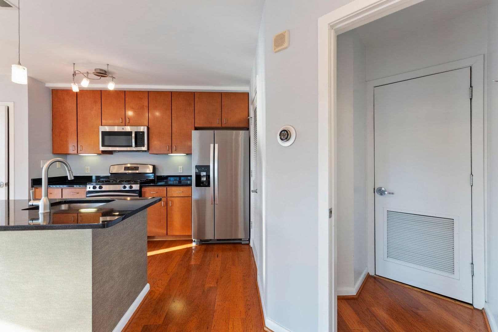 Washington House: 1001 L St NW