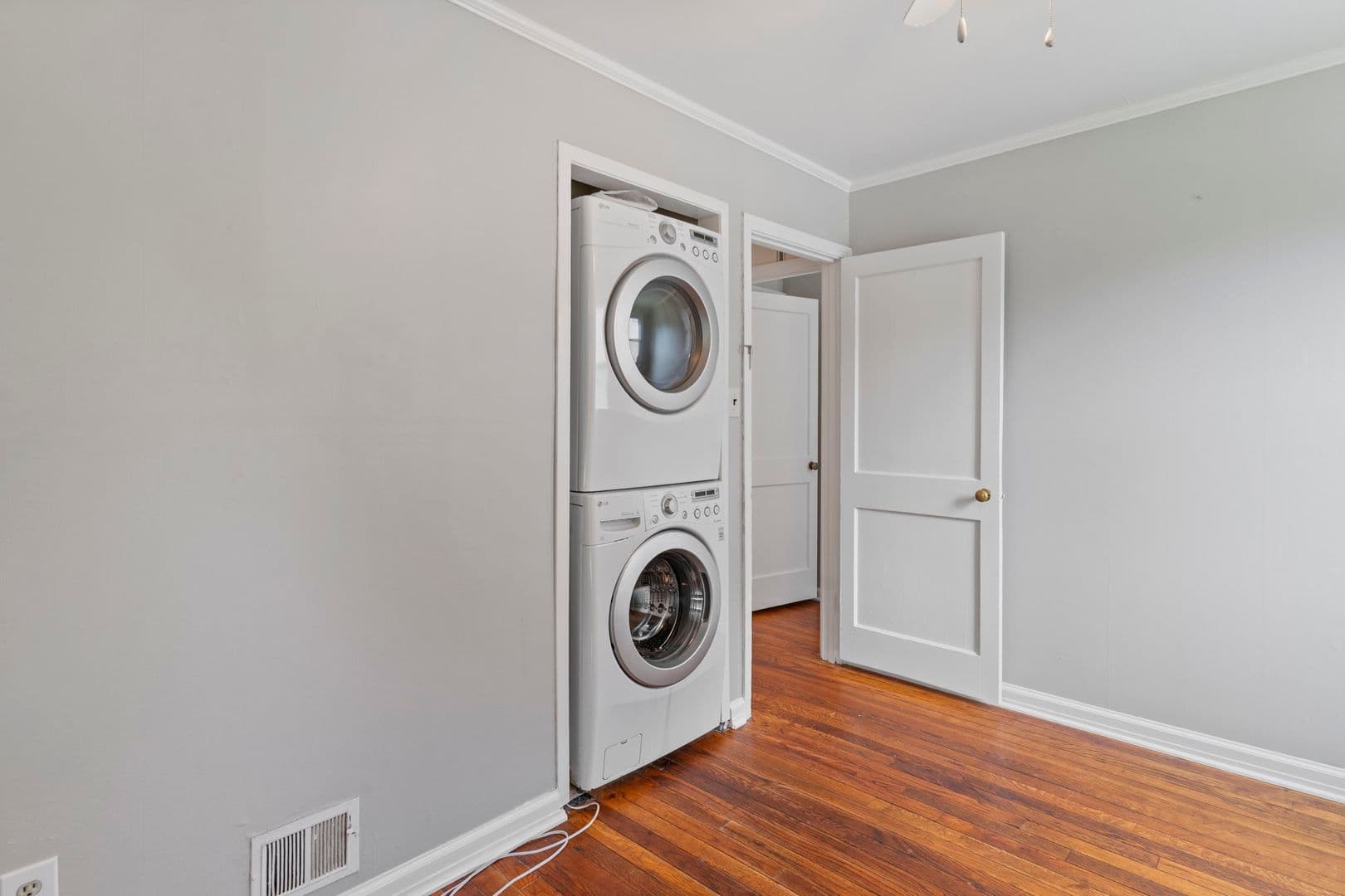 Fairfax House: 4023 Poplar St