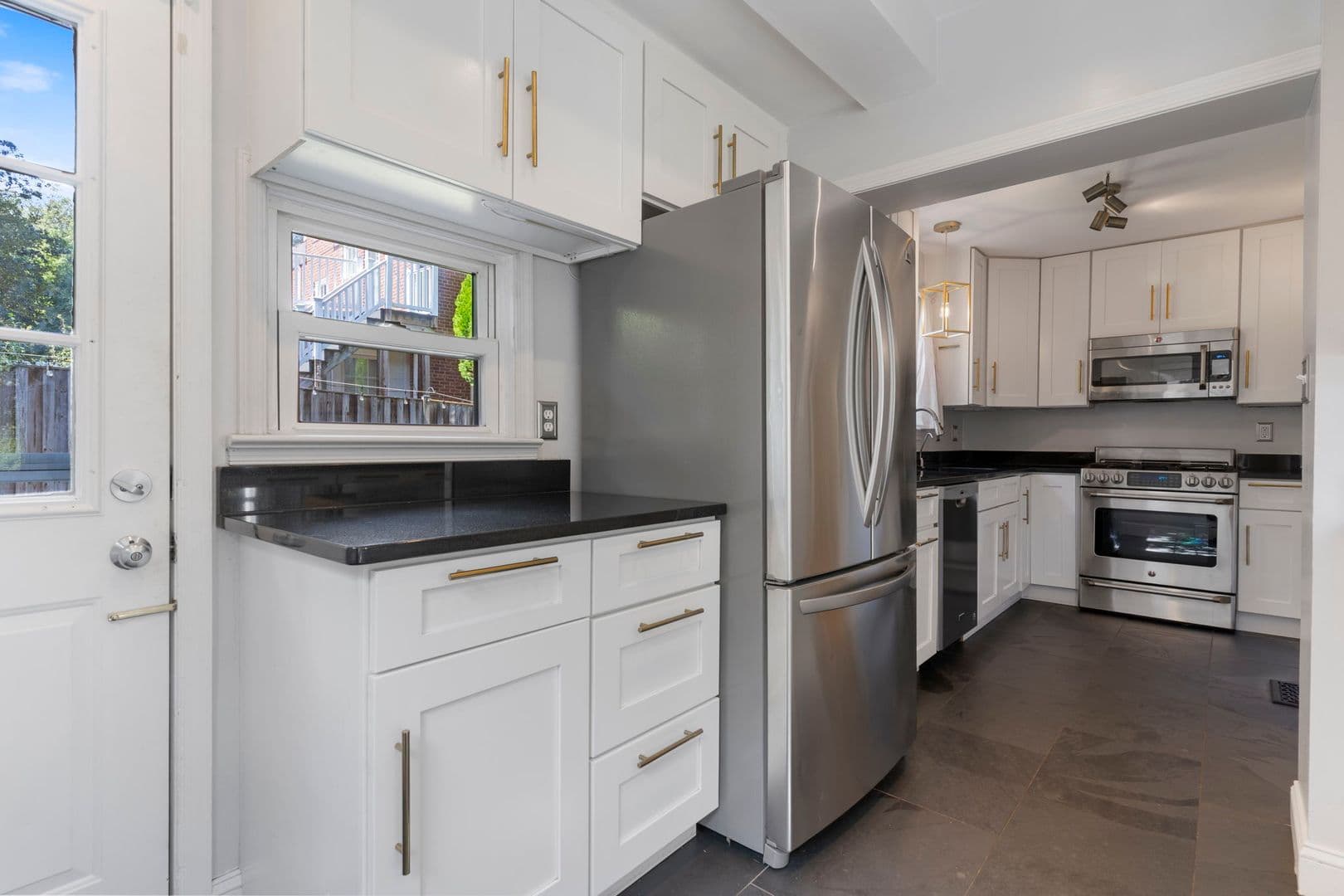 Alexandria House: 3114 Russell Rd