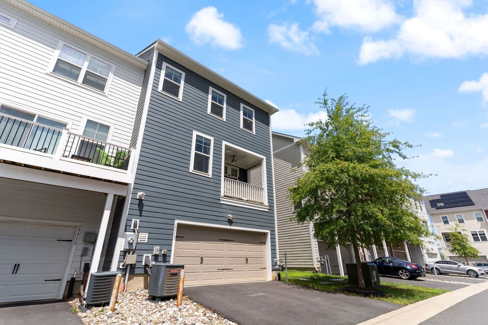Dumfries House: 17713 Longspur Cove Lane