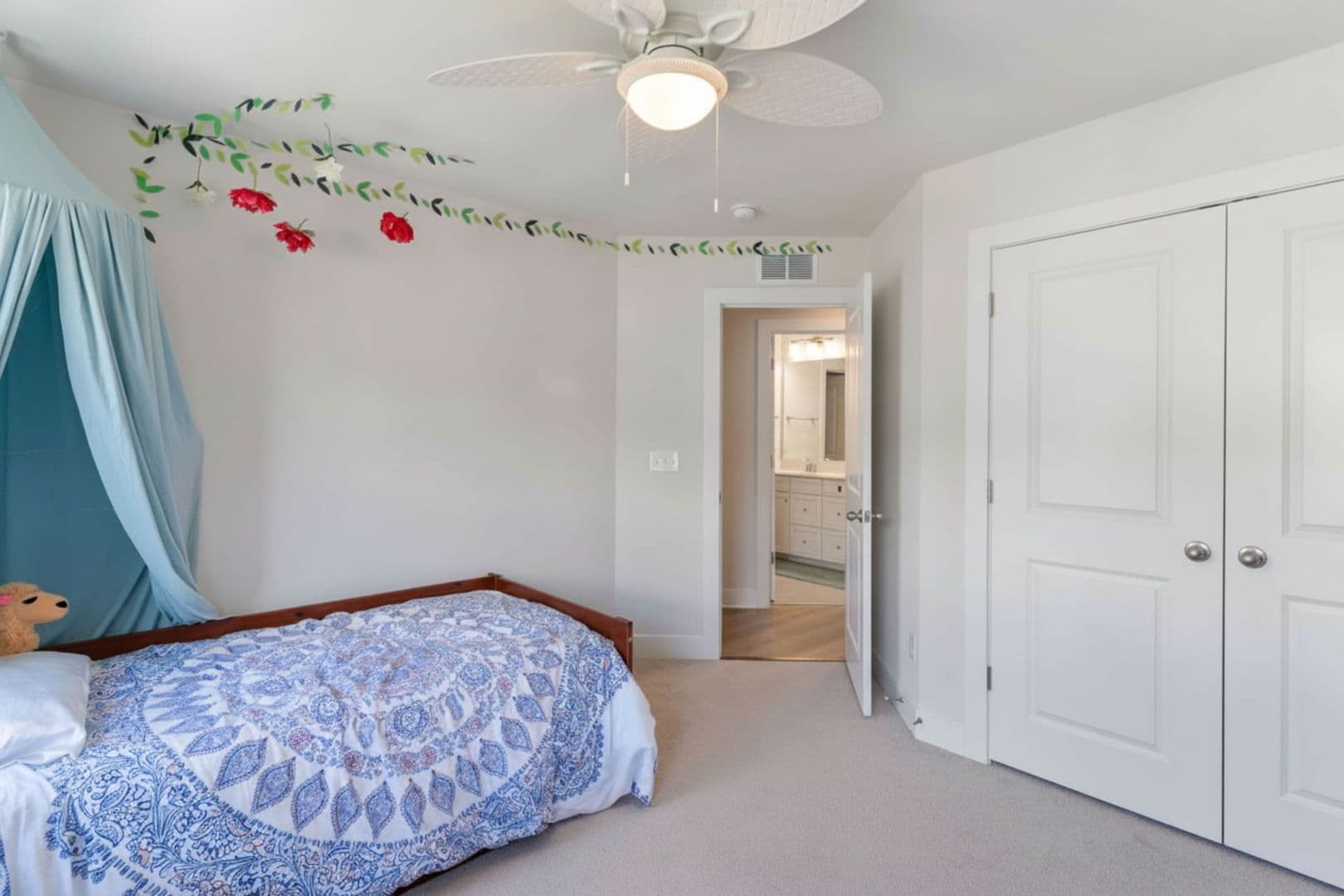 Dumfries House: 17713 Longspur Cove Lane