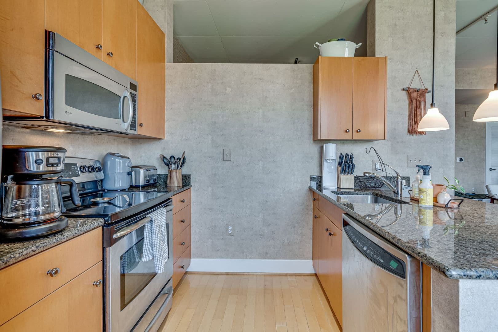 Alexandria House: 520 John Carlyle St