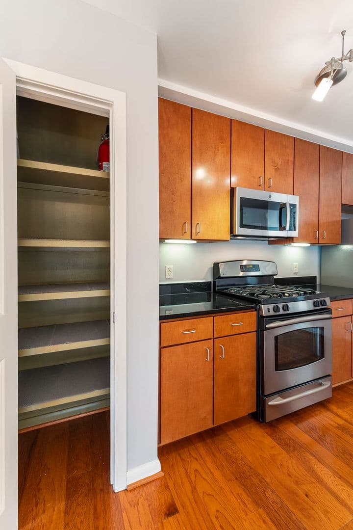 Washington House: 1001 L St NW