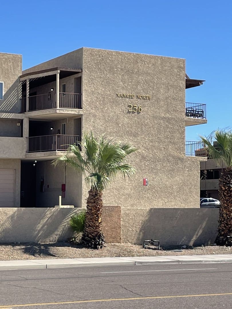 Lake Havasu City Apartment: 256 Lake Havasu Avenue S