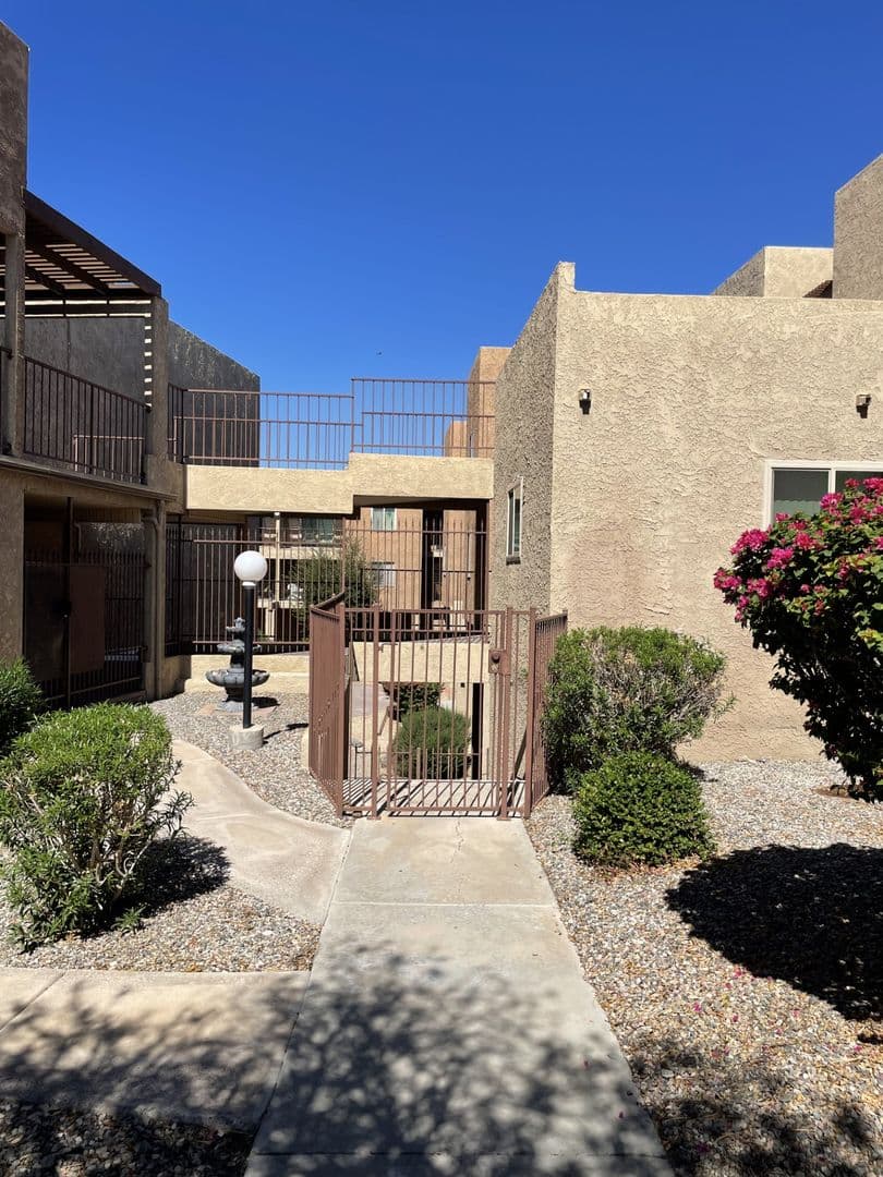 Lake Havasu City Apartment: 256 Lake Havasu Avenue S
