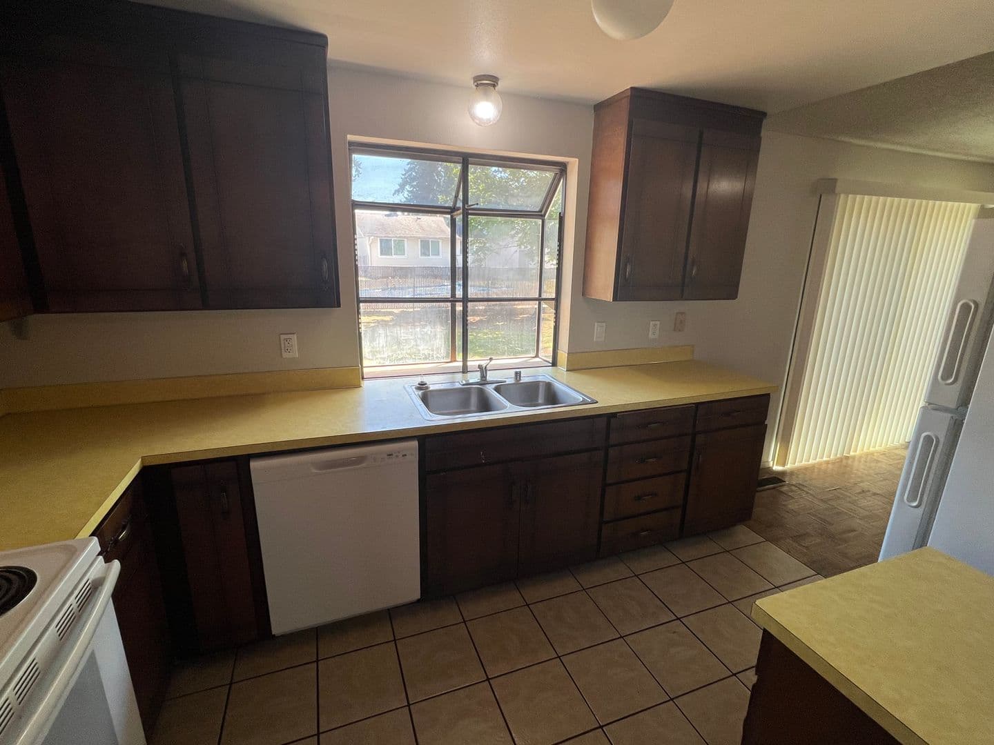 Tacoma House: 14724 27th Ave E