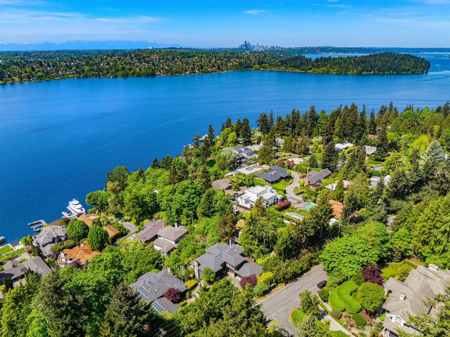 Mercer Island House: 7447 W Mercer Way