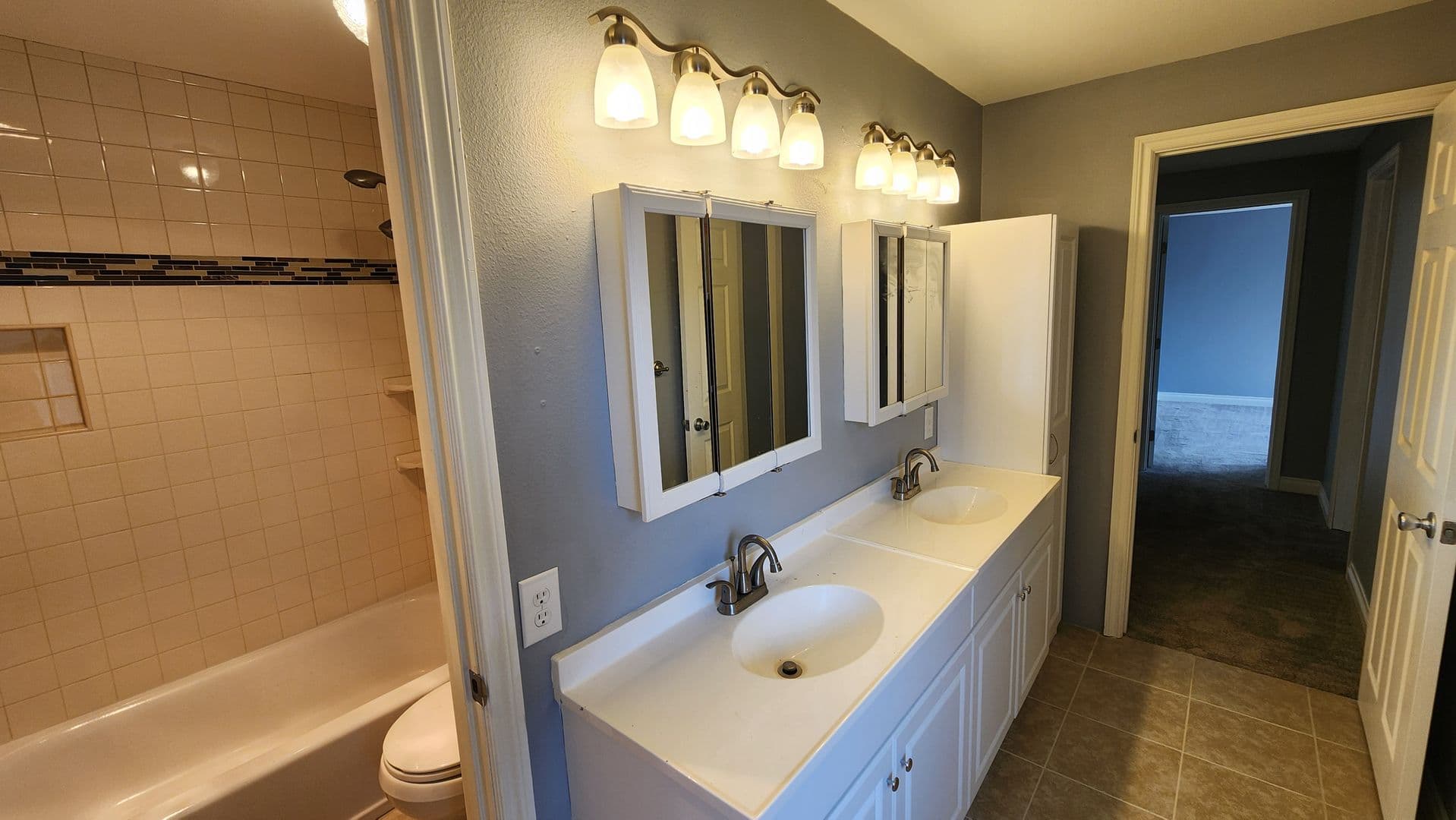 Des Moines Townhome: 22244 24th Ave S N-101