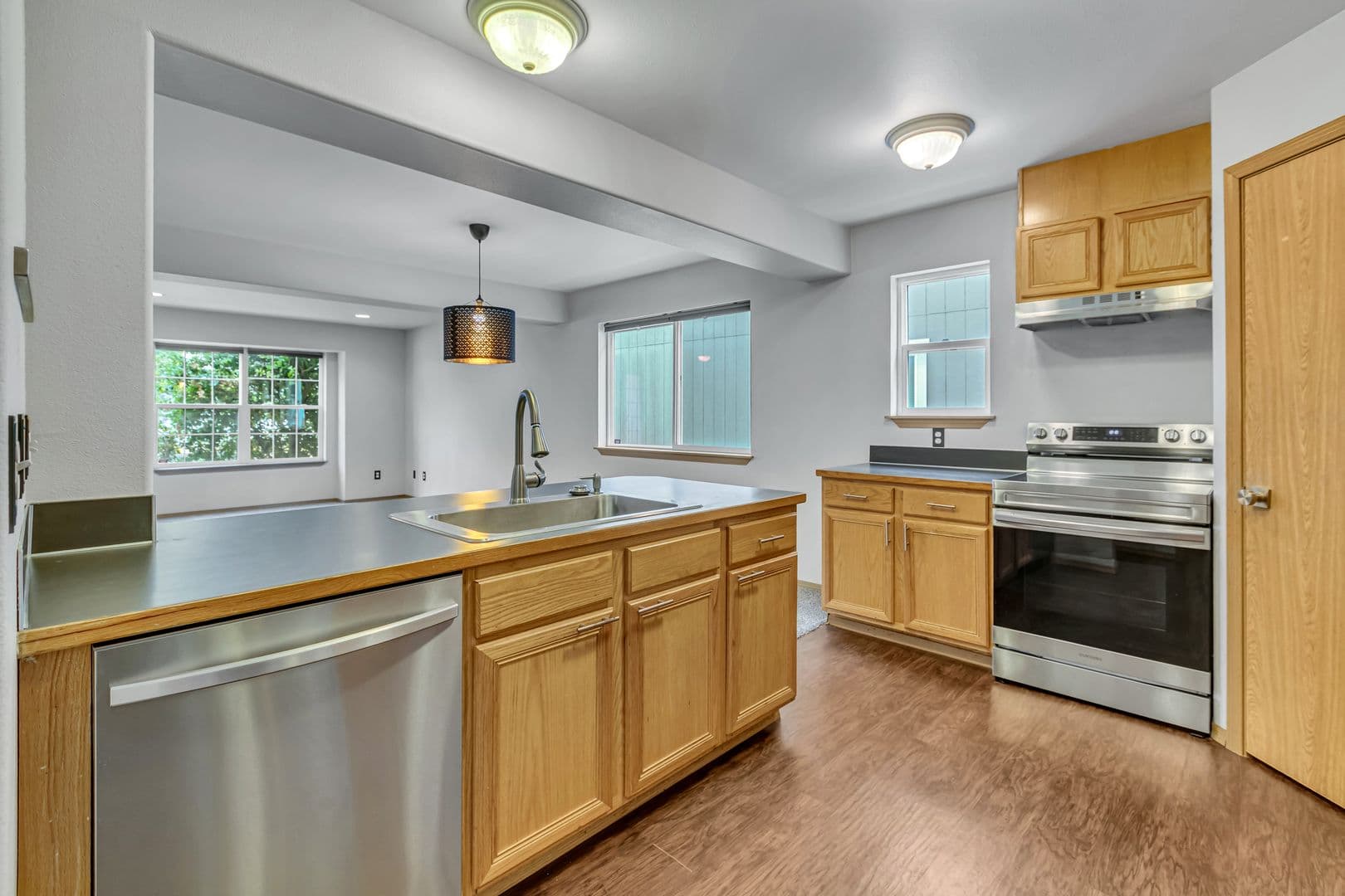 Tacoma House: 4544 S Warner St