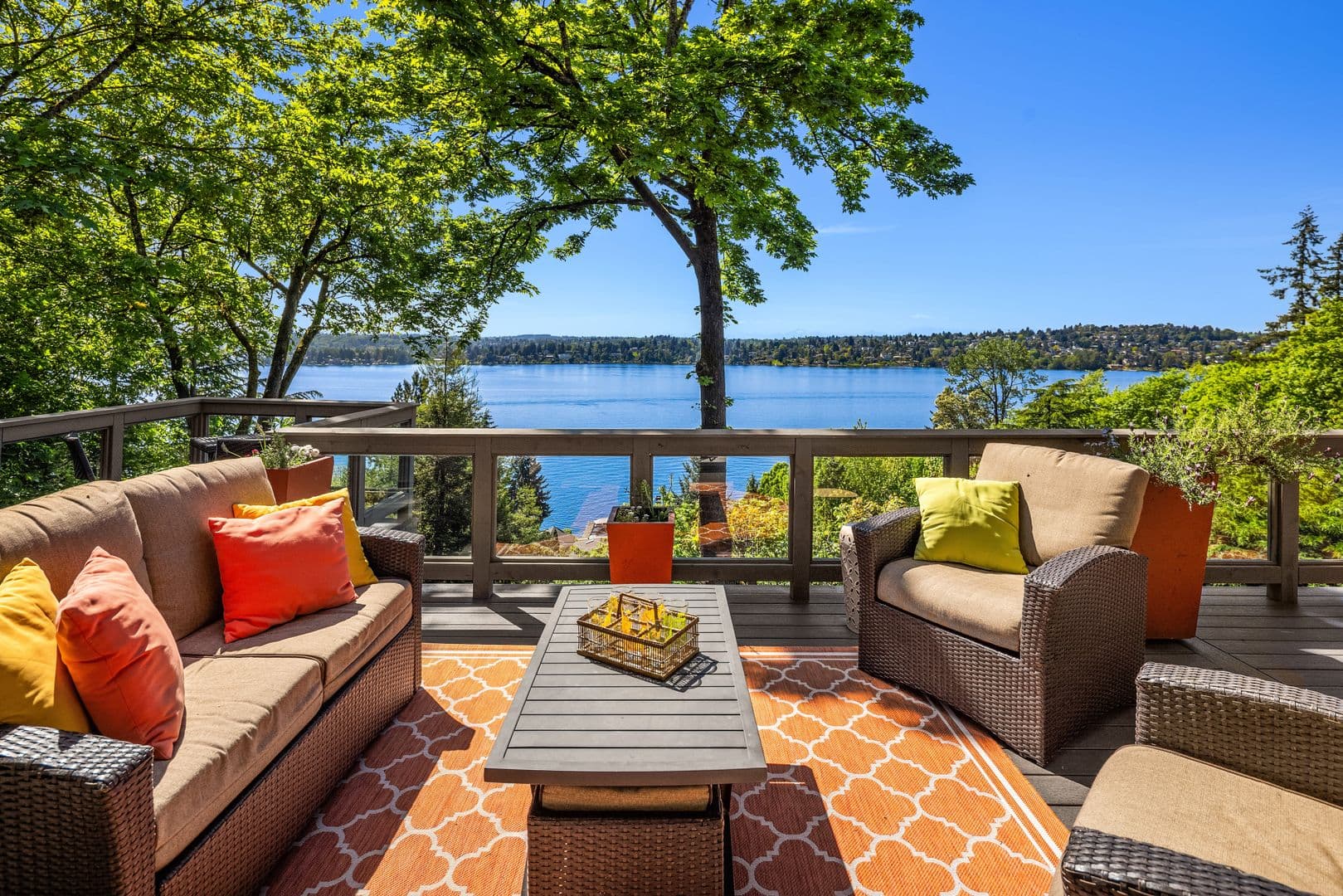 Mercer Island House: 7447 W Mercer Way
