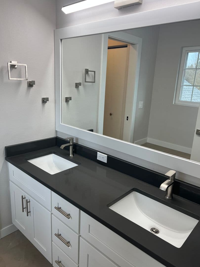 Lacey House: 4200 Ingleside Dr SE