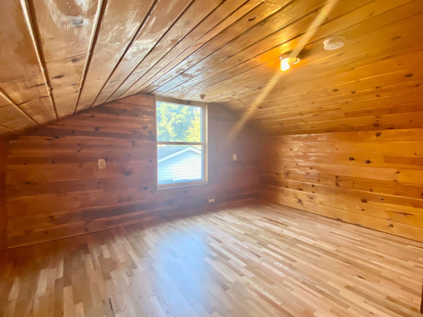 Burien House: 1038 S 129th St